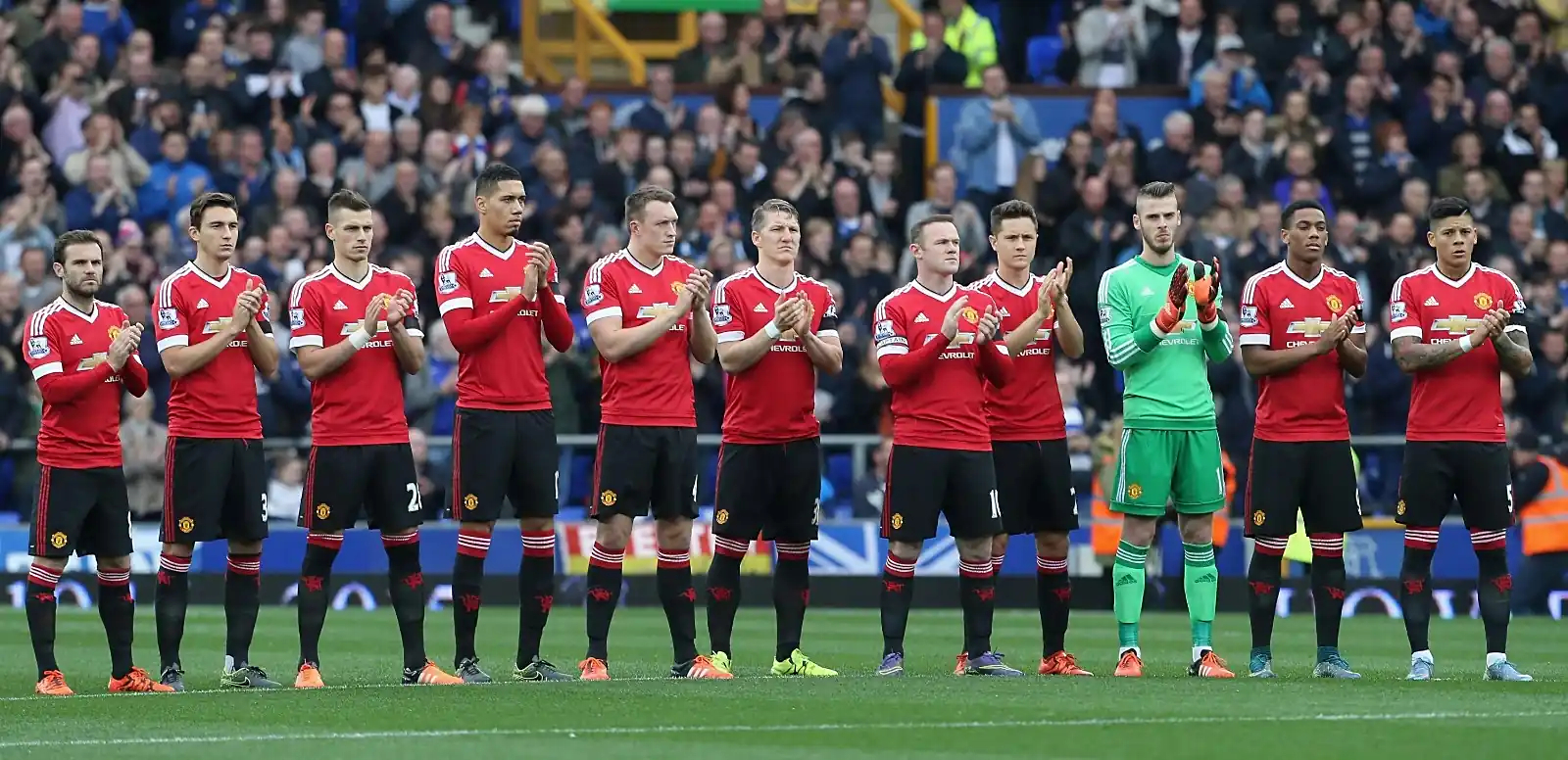 热刺豪掷重金签下年轻射手，转会策略引发热议